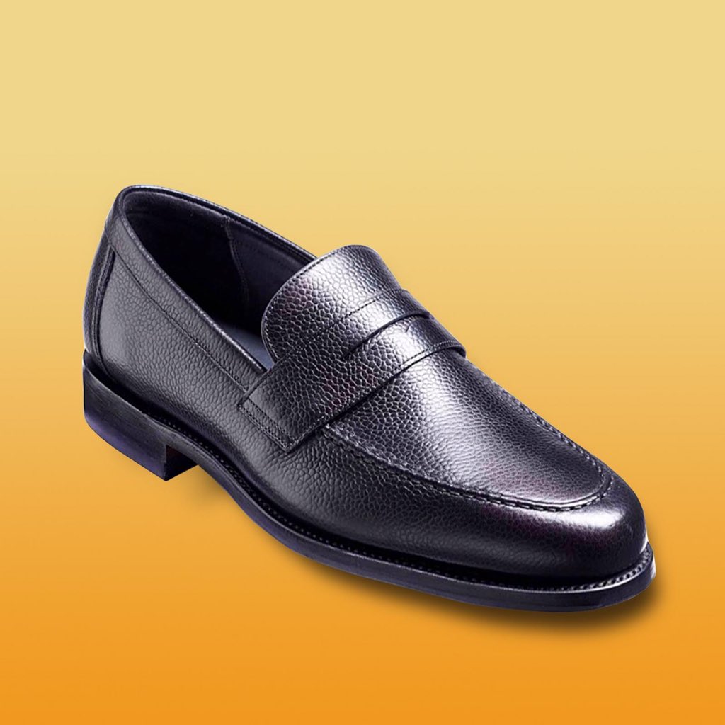 UNMUTE_URSELF's tweet photo. The season of π is approaching; celebrate π with these #superglamorous #supercomfy #superclassy pair of loafers. Let your feet feel the love too π. Shop here => https://t.co/L9mBTkn0xU #igaspofficial #barkershoes #handcrafted #classicmenstyle https://t.co/32AjQfrK07
