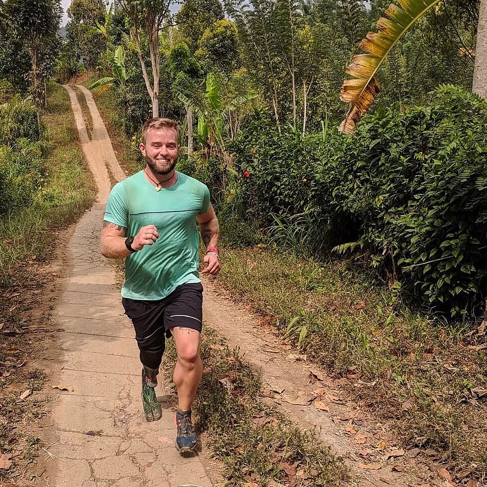 10 days to go until my speech at The National Running Show @nationalrunshow Sharing my story of perseverance, my love for sport, I can't wait to meet everyone #thenationalrunningshow #nationalrunningshow #runningshow #asicsfrontrunner #asicsfrontrunneruk #amputee #adaptiveathlete