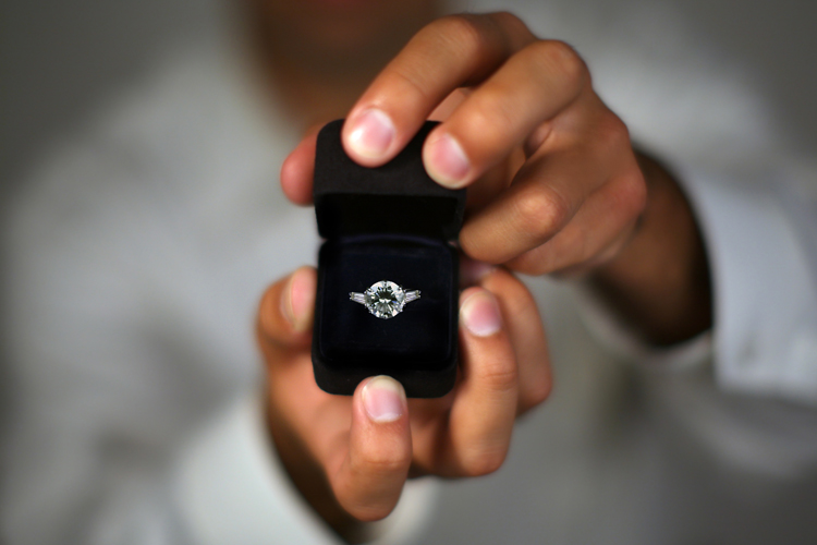 HeetizmMyami's tweet photo. QOTD- https://t.co/OY97hQNRZJ - If you got Engaged then broke up... Would you give back the ring?#BigBoysAreSexy #BigBoyMagic #ThickBlackMen #BigBlackMen #BlackChub #GayBlack #BlackGayBear  #BigBoyPrides #BigBoysWinning #BlackGayLove #FatBoy #FatboyGang #BeardGang https://t.co/xPghogKBpM