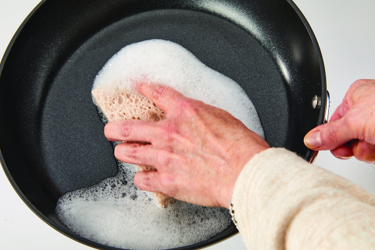 Are you guilty of placing your hot pan in the sink with water? Learn from All-Clad experts via @HuffPost how this seriously damages your pans and why you should never break this vital cooking rule. + get helpful advice on the best way to clean your pans: bit.ly/NeverWashAHotP….