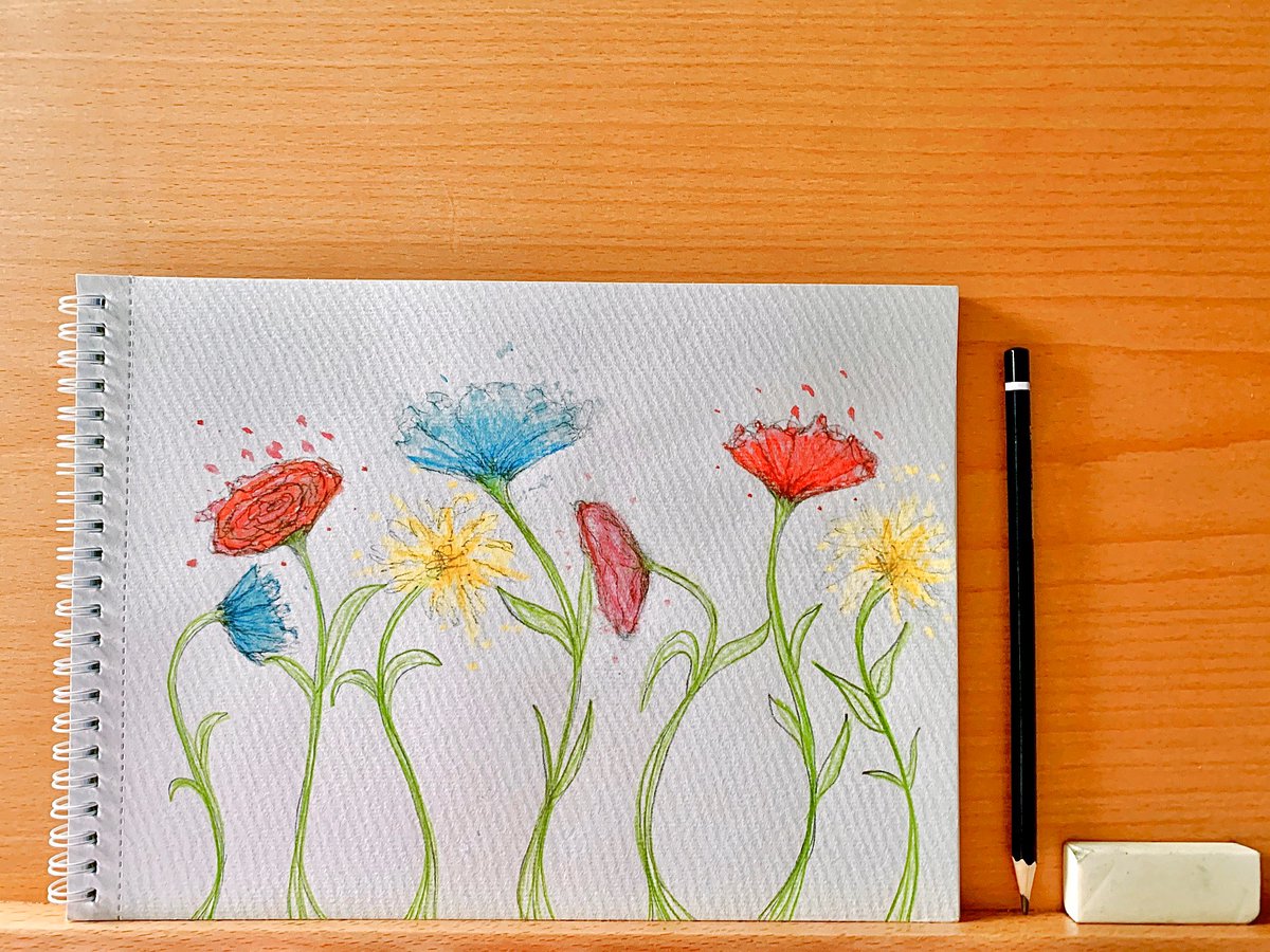 So tomorrow I will mostly be painting more like this and I can’t wait! The start of a new watercolour collection 🌸🌺🌼👩‍🎨 #artistsontwitter #artist #watercolour #watercolor #Flowers #flowerpainting #newcollection #nature #dancingflowers #easel