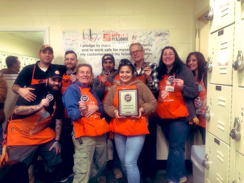lucyG1251's tweet photo. Safety is personal to me and my orange family! Is safety personal to you? Thank you to all the Infocus members and associates that treat safety personalβΊοΈ 365 and aiming to go further ππͺ #Infocus #store1251 @nyyroro @daryl_hagen @PeterSM1251 @MASM1251THD @ilva1251_BOA https://t.co/BqIjksd6rO