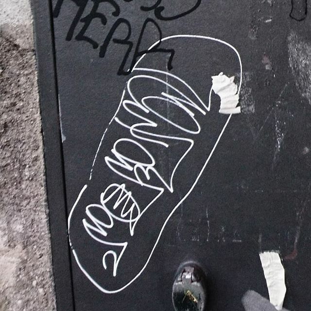 MyTreeTV's tweet image. art #streetart #Bern #igersbern #bärnihadigärn #stickers #tag #wanted #wall #blackandwhite ift.tt/2tYx0Br