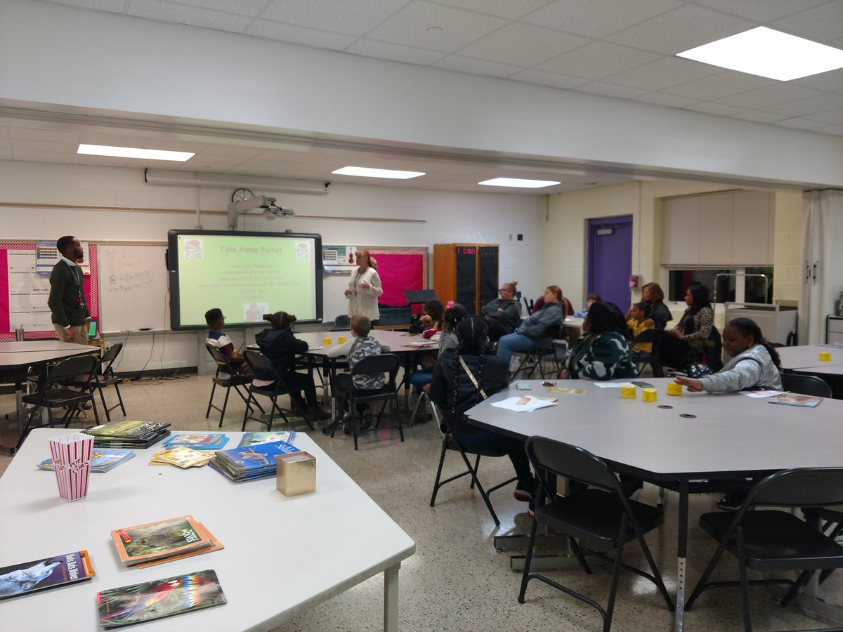 NealieReads's tweet photo. Family Literacy Night! Third grade is  rocking comprehension skills with their parents! @LuxfordES @VBTitleI @vblit4kids @nprj2010 https://t.co/SlZkjBvDm3