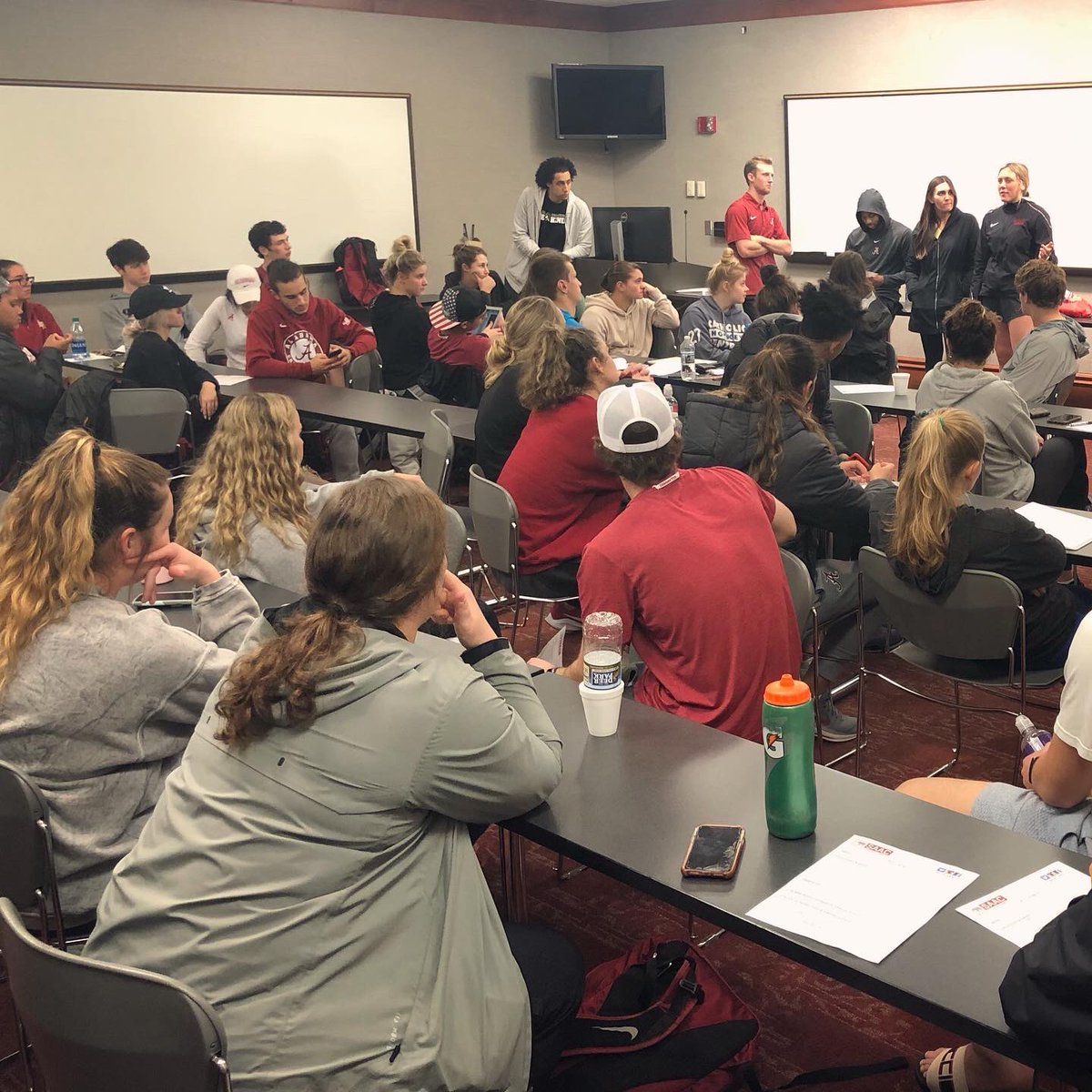 UA_SAAC's tweet image. Feels good to have the fam back together again! #newyear #samecrew #SAAC 🅰️🐘😝