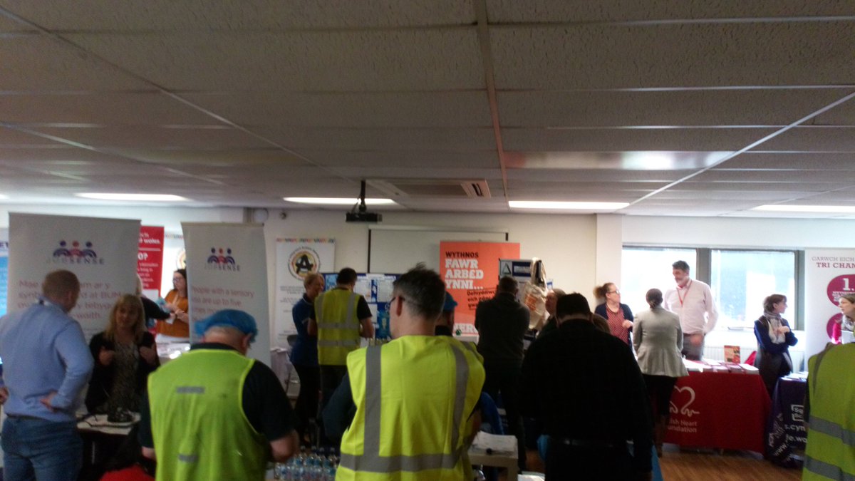 nynyKazOwen's tweet photo. Another excellent @BetsiCadwaladr Bite Sized Health in the Workplace session in Wrexham today #WorkplaceHealth #HealthierWales #AllSectorCollaboration - huge thanks to all the organisations that support our #WorkingAgePopulation in #Wrexham #WinterWellness 👍😁 https://t.co/m8X1ZY98HS