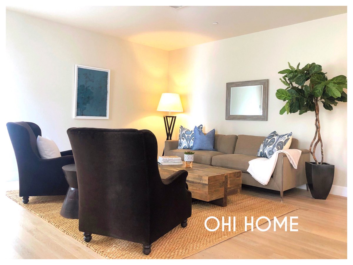 Staging another gorgeous Ventura County home today in River Park. Steps to The Collection! Coming soon...✨
#homestaging
#welovewhatwedo 
#venturahomestaging 
#ohihomestaging 
#stagingsells
#homestagingworks
#stagingexpert 
#certifiedhomestaging 
#resahq