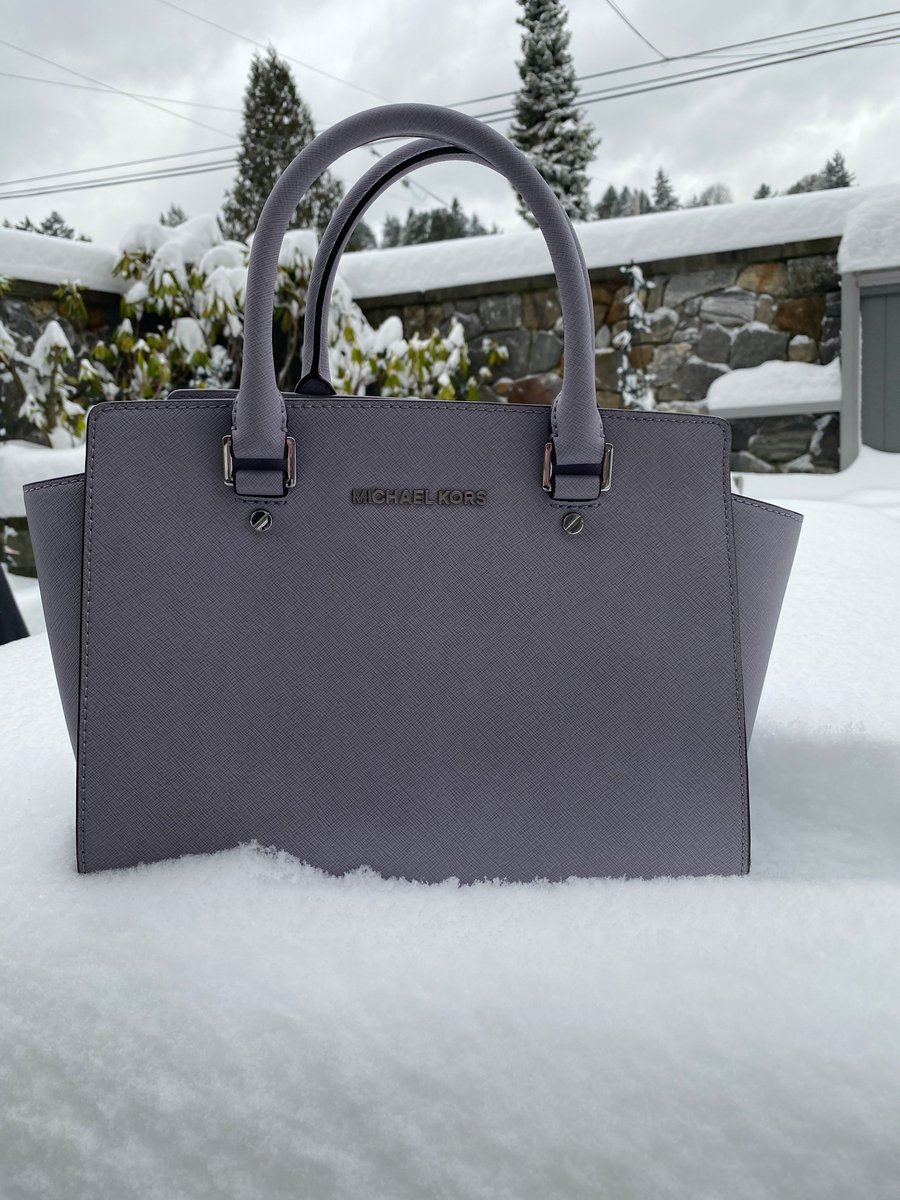 It is a #snowday  here in #yyjsnow ! That makes a great time to clean out your closets and donate your gently used handbags, scarves and jewelry. Remember we will be <a href="/MayfairShopping/">Mayfair</a>  this weekend! <a href="/ocean985/">OCEAN 98.5</a>  <a href="/UsedCanada/">Used.ca</a> <a href="/usedvictoria/">Used.ca Victoria</a> pls RT