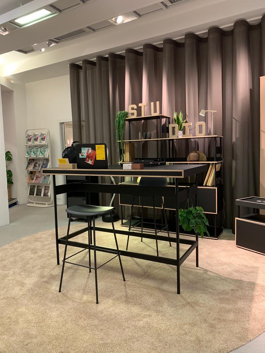 Showcase tweet media