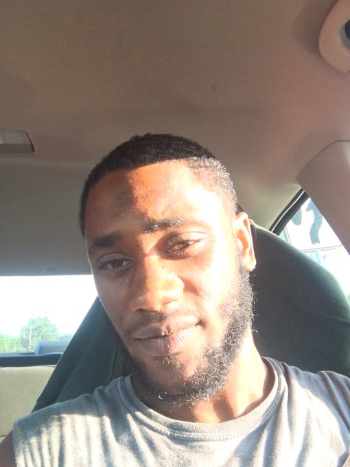 Damn boy when that sun beaming on that skin . https://t.co/cEGNlM3P7o