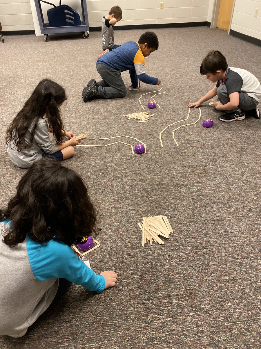MsMyahASP's tweet photo. Students built race tracks and coded their mouse to the finish line @KennesawElem @RSP21stCCLC #Robotics https://t.co/LzEgVGO9r5