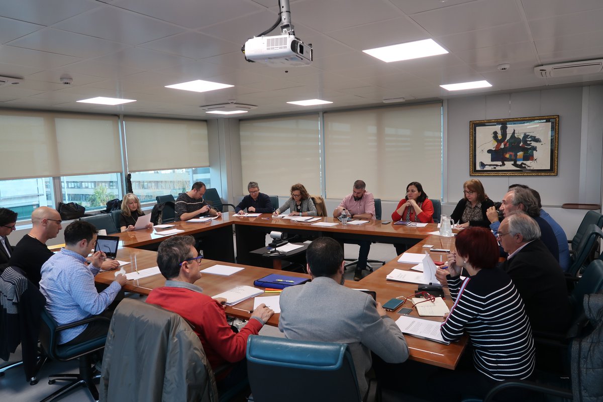 Principi d’acord entre directors i Educació per regular els romanents dels centres educatius i millorar la gestió econòmica.

Es preveuen mesures a curt i mig termini que s'explicaran a tots els directors dels centres i a les FAPA en els propers dies. 
bit.ly/2NtzsXk