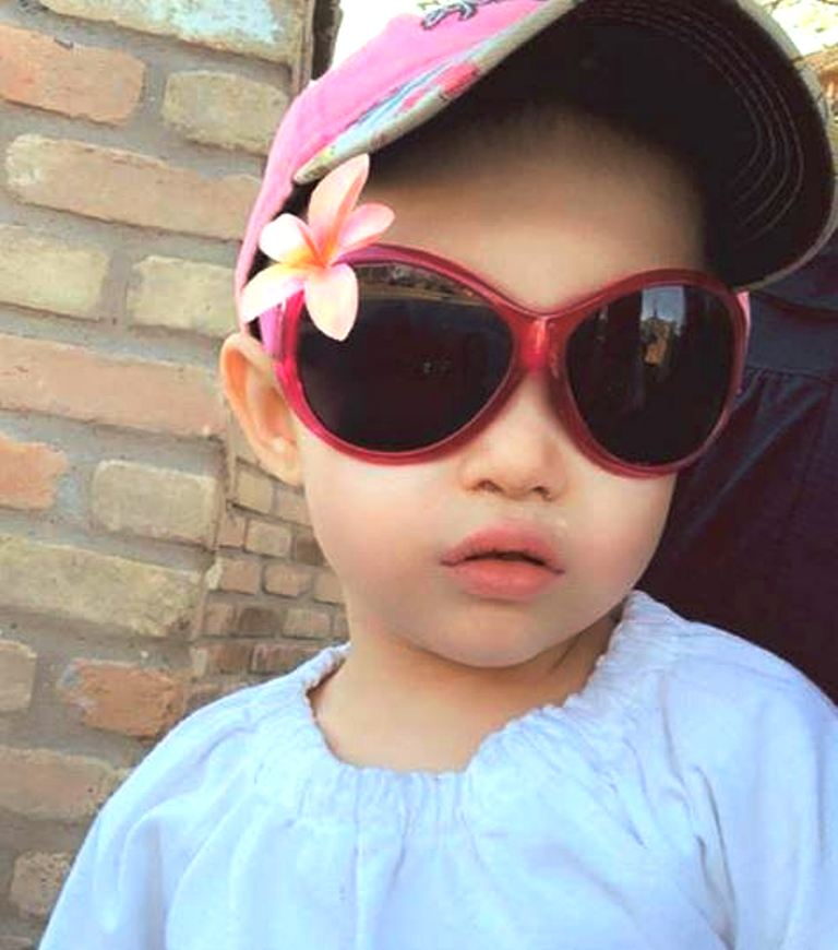 Alicia's little girl Allison looks so beautiful wearing her Retro Banz in Pink!
The wraparound style of our Retro design keeps out 'sneaky sunlight' at the sides and they stay put with an adjustable neoprene band.
Get your child's Retro Banz sunnies here…