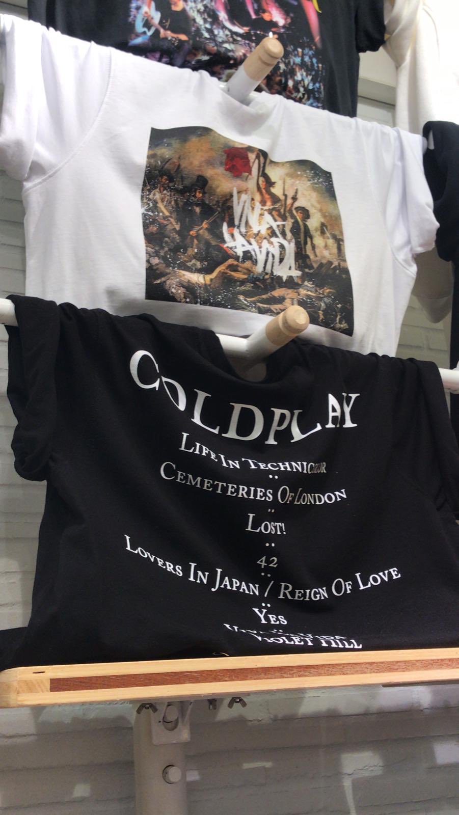 Más grande Una efectiva Hacia arriba Coldplay Spain Twitter पर: "NOVEDAD: @pullandbear ha añadido a su colección  2 camisetas de Coldplay con licencias de Viva la Vida. Las podéis adquirir  a través del siguiente link. 🔗 https://t.co/ntc1GZnM8i  https://t.co/ZbaiqI6iNH" /