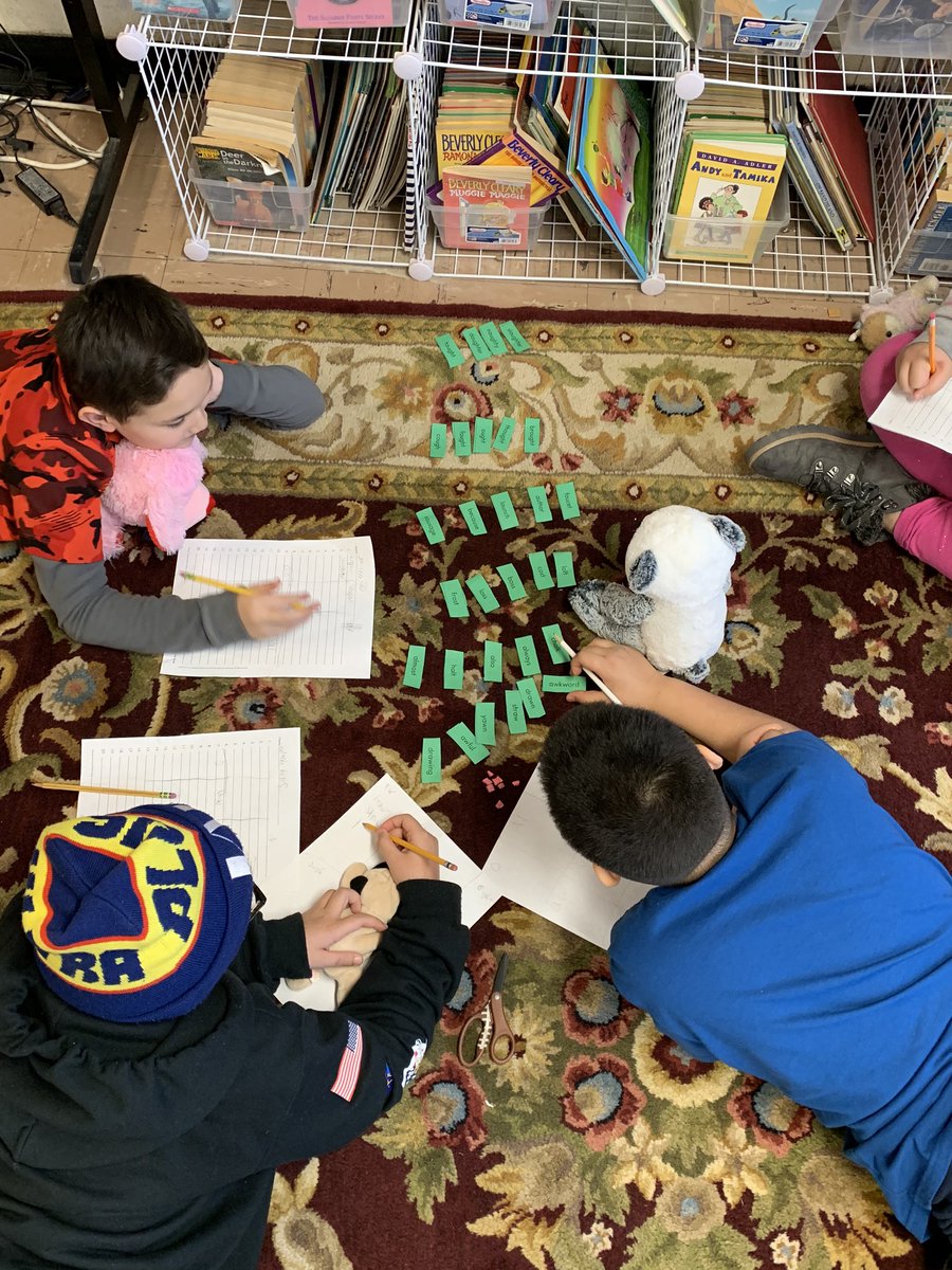 barta_mr's tweet photo. Sorting words that have the same vowel sounds! https://t.co/ktPbjjsgHX