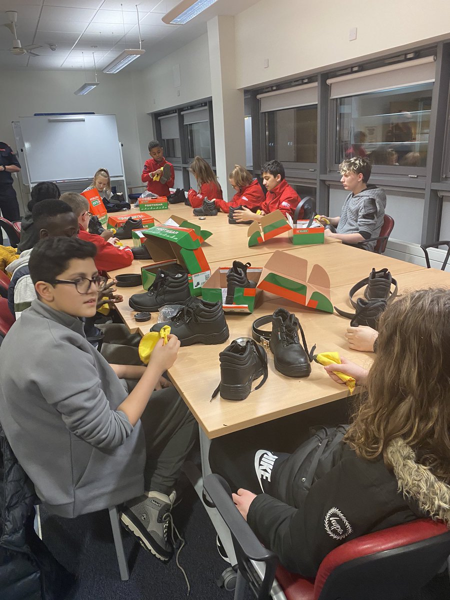 LFBFireCadets's tweet photo. Welcome back @LFBBarkDag Junior @LFBFireCadets ! Today we leaned how to polish our boots! Must say some of them came out Booootiful 😂🤦🏼‍♀️👍🏼 https://t.co/SFaSq280a5