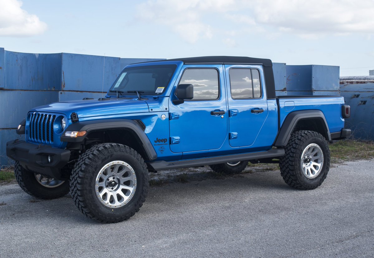 What would you do next to this Jeep Gladiator? 

#jeep #jeepjt #jt #gladiator #jeepgladiator #jeeptruck #truck #trucks #jeeps #blue #jeepnation #jeepbeef #itsajeepthing #jeeplife #jeepwave #gladiatorjt #offroad #4x4 #newjeep #happytrails4x4