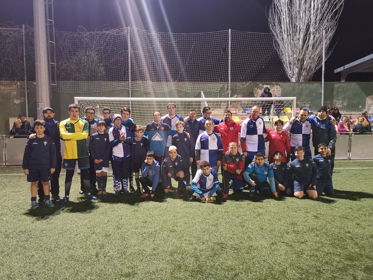 CESInclusiu's tweet photo. Grandísima tarda de fútbol inclusiu
Entrenament conjunt amb @CD_Badia Alevins
Gràcies per la invitació!!
#cesinclusiu #OnTour https://t.co/7NC4OZcMiy