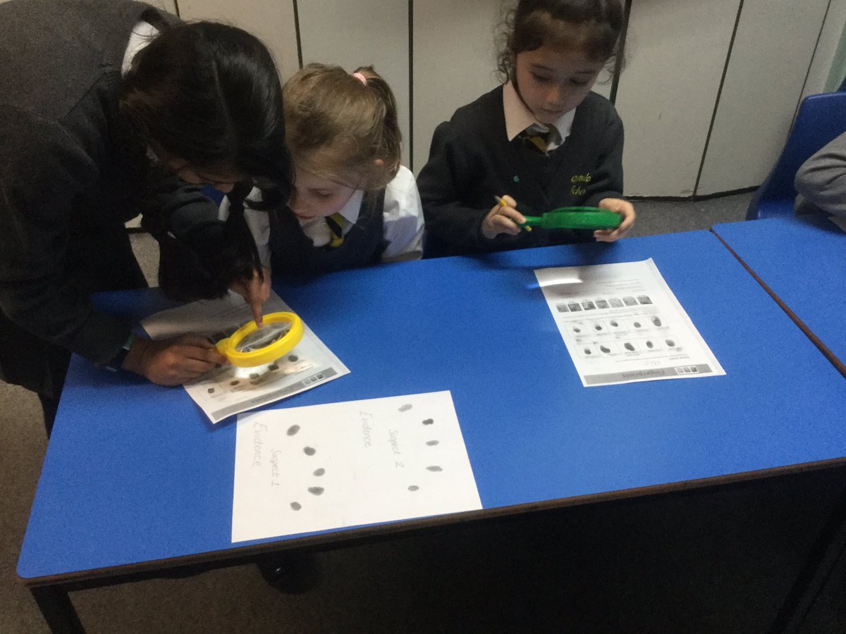 Whyte_sch_sci's tweet photo. Science club investigating a crime! https://t.co/QaiOUiC8Tb
