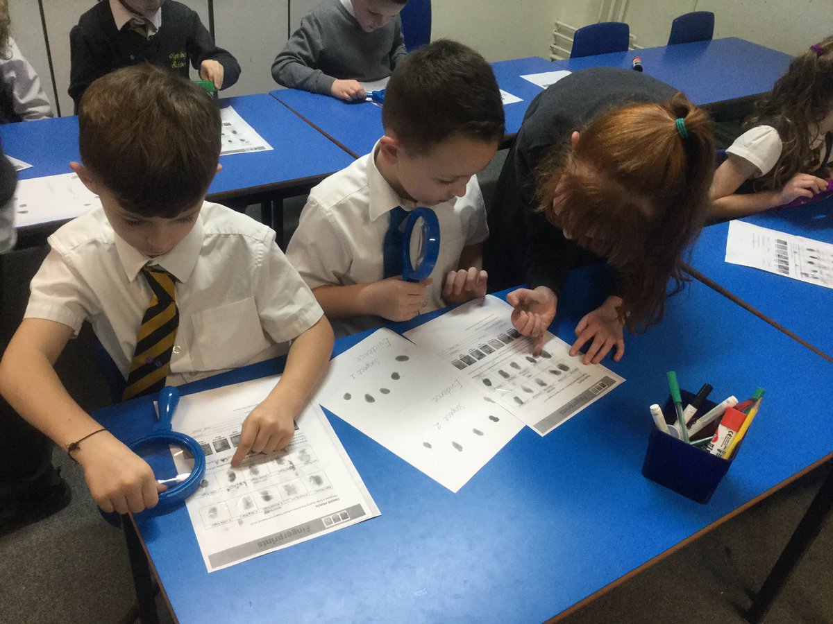 Whyte_sch_sci's tweet photo. Science club investigating a crime! https://t.co/QaiOUiC8Tb