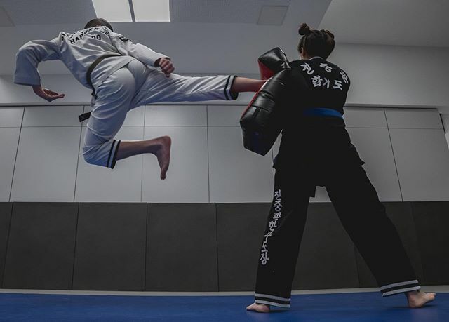 HapkidoJ's tweet photo. Kids and kicks by @adam_nso .
.
#kick #kids #hapkido #jinjungkwan #jjk#martial #art #arts #korea #france #whjja #leechangsoo #raphaelcouet #yopchagi #sidekick #jump #power #pao #caluire #hanmudojang https://t.co/V11lSsBxN0 https://t.co/v7dpPiuS6x
