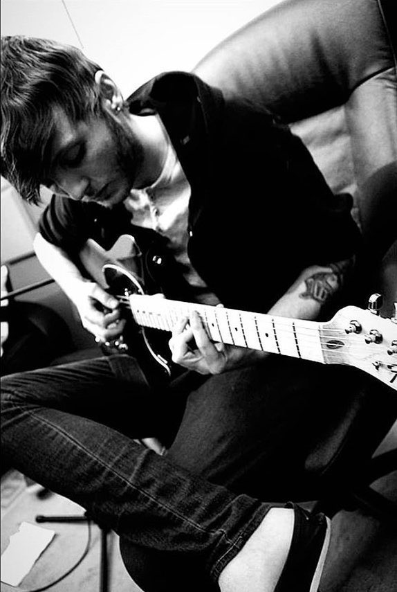 _JAShows's tweet photo. ๐ธ UNSEEN photo of @JamesArthur23 recording #ThisIsEverything during the #SaveArcade days.
Credits: @thatsoundbloke https://t.co/NvyUqjH7o8