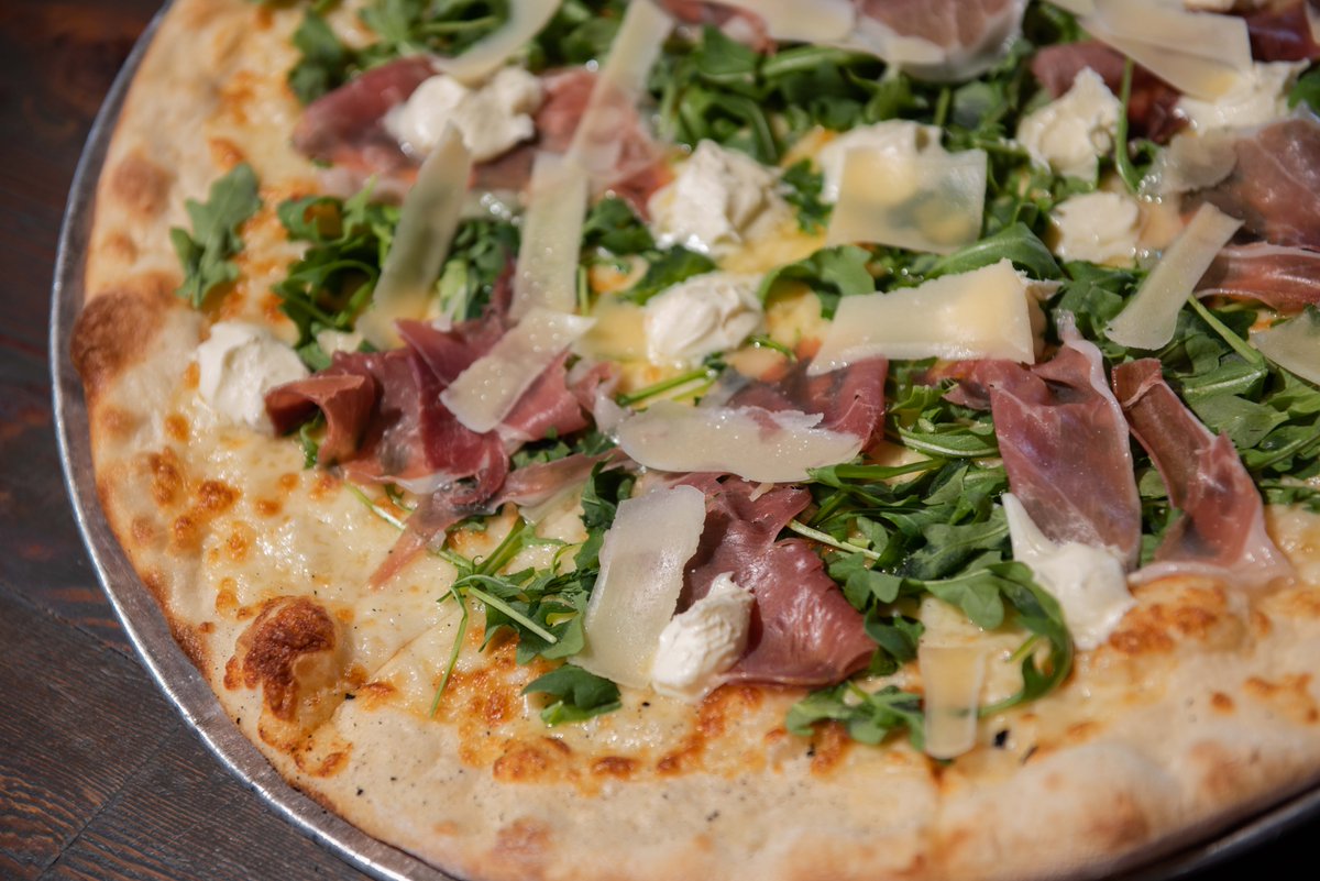 LandinisPizza's tweet photo. Carb up! Authenticity that doesn't aim for your wallet. https://t.co/Uj4WRASc4e