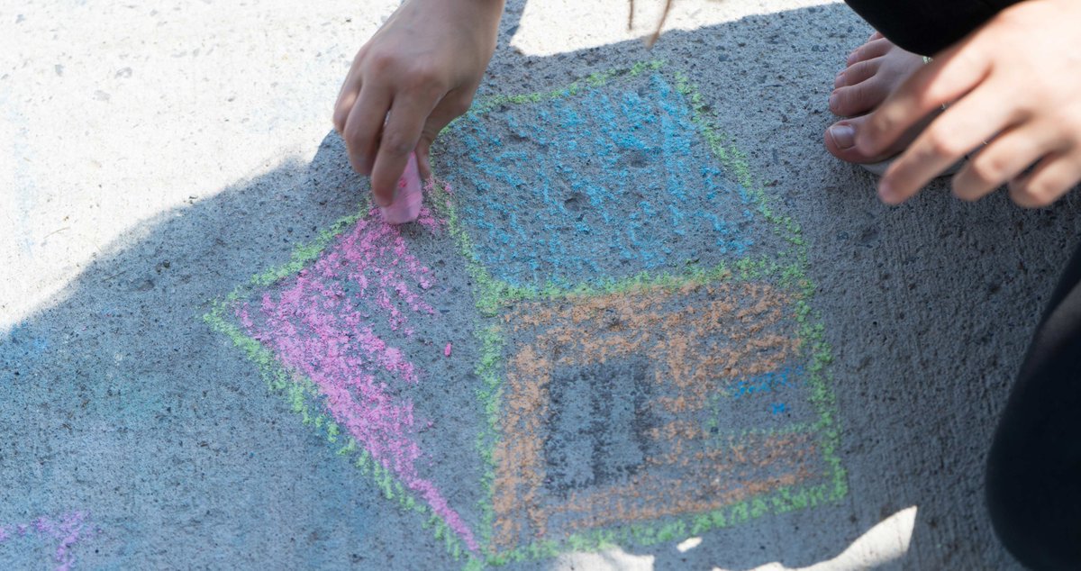 Habitat4HOME's tweet photo. Do you know a kid in Grade 4 – 6 who loves to help others? Tell them about #MeaningofHome writing contest in support of @HabitatCanada. For every entry, $10 will be donated to their local Habitat to help a family in their community🏡
https://t.co/EvxQq9nGbf #education #giveback https://t.co/TKkK1DeoHg