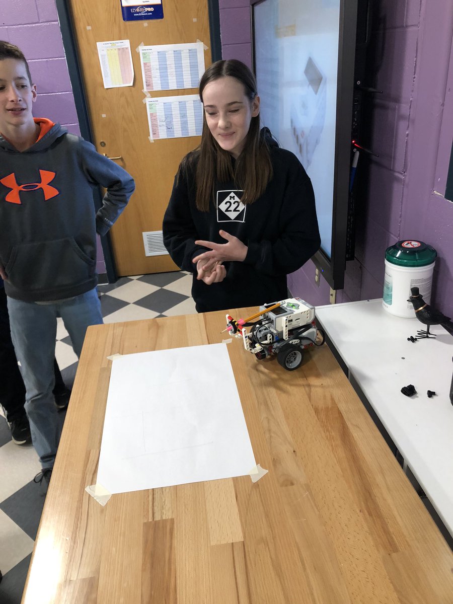tkellysci's tweet image. McClure robotics students showing off thier final projects. I’m so proud of the hard work and creativity! #MCRobots #wsd101 #bulldogpride #theclaw