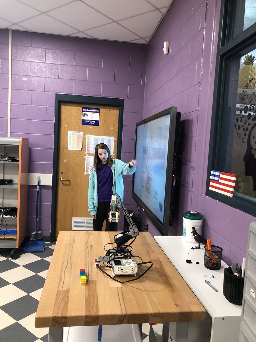 tkellysci's tweet image. McClure robotics students showing off thier final projects. I’m so proud of the hard work and creativity! #MCRobots #wsd101 #bulldogpride #theclaw
