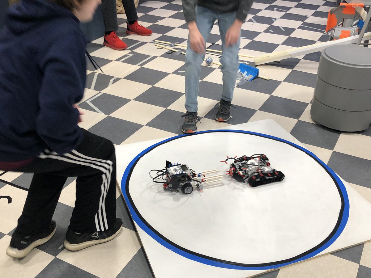 tkellysci's tweet image. McClure robotics students showing off thier final projects. I’m so proud of the hard work and creativity! #MCRobots #wsd101 #bulldogpride #theclaw