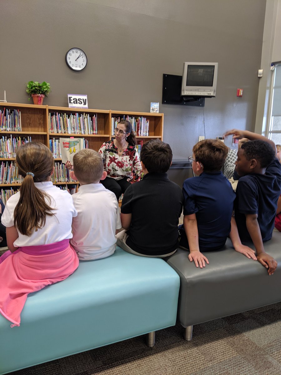 Sarahmo18852284's tweet photo. Thanks @lori_mccalla for our great story and lesson today!
#SteamatStribling #welovelibrary 💕🥰 https://t.co/X8GFyJ3fPO