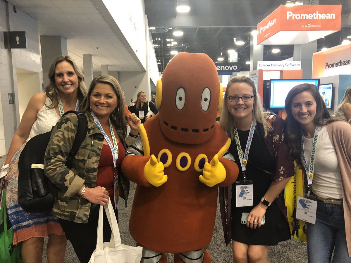 CChandlerVBCPS's tweet photo. Meeting real life celebrities! #thatFETClife #weloveMoby @GlenwoodES @davidbfrench @brittanyhow311 @PBuchardt @RepaVB https://t.co/GzHRNHE6r0