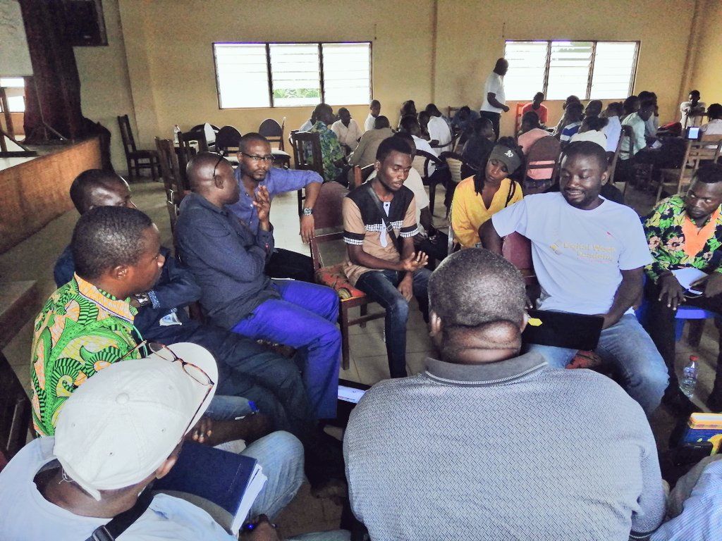 BibericLokwa's tweet photo. #DigitalWeekAcademy à #Dolisie
1ère Journée : "Comment passer de l'idée au projet".
Les participants ont appris comment concevoir un projet et appelé à réfléchir sur des micro projets afin de participer au développement social de la ville. https://t.co/9Y7LSOivyF