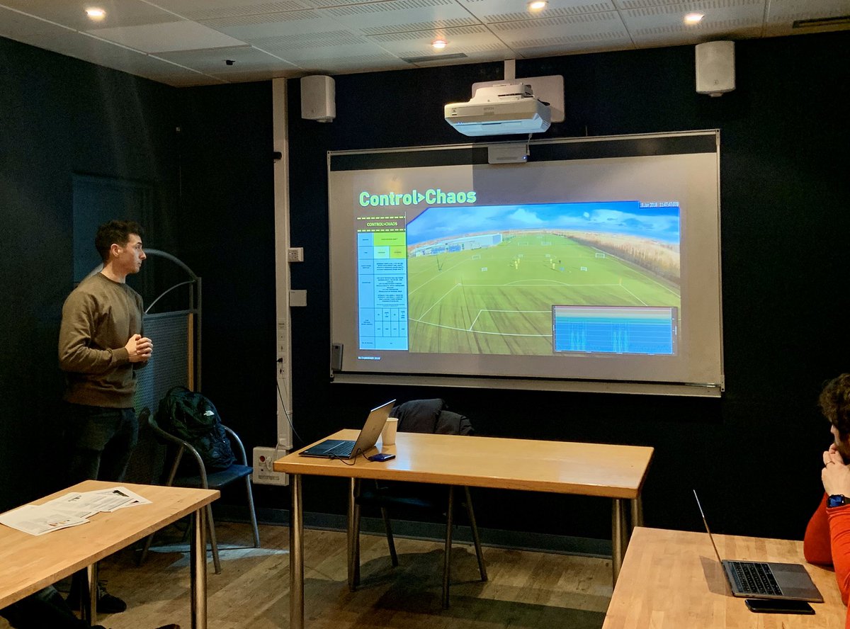 PSG_Performance's tweet image. @MattTaberner presenting his views on return to sport 👍🙏  
✅ #continuum
📈 #progressiveloading in relation to match load 
⚽️ #sportspecicity 
🔎 #objectivedata
🤝 #shareddecisionmaking