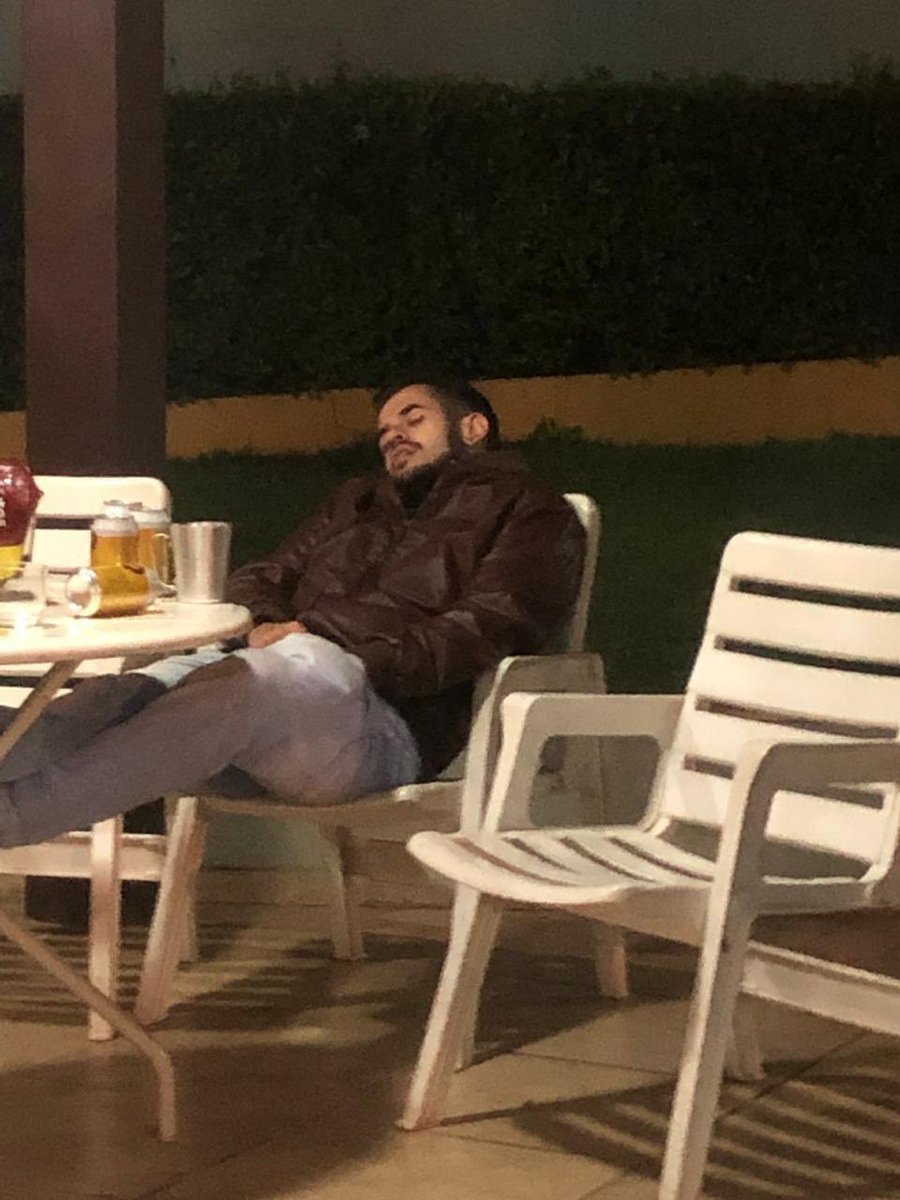 PopsLima_'s tweet photo. eu // meu irmão 

acho que dormir no rolê tá no sangue https://t.co/SE1QBLGPsr