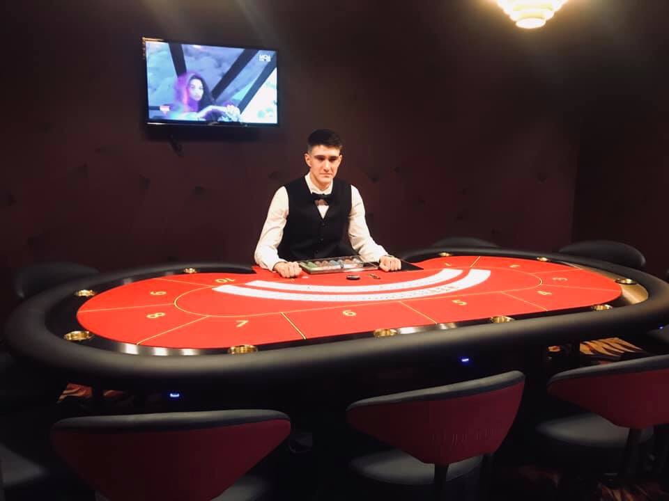 #Poker : notre table de Cash Game vous attend. Cave 250€ / Blinds 5/5
#ClubBerri #TexasHoldem