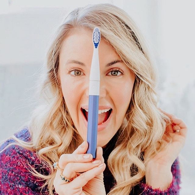 BoldStreak's tweet photo. One of the first things people notice about you is your smile. That's why xoxo.rachelpitzel has started using the smiledirectclub electric toothbrush. This year take pride in your teeth and focus on self-care. #smiledirectpartner https://t.co/gNmKxh8IzU