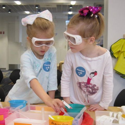 DiscoveryActon's tweet image. Join us tomorrow, Thurs. 1/16, 2 to 4:30pm for Make a Mess: Kitchen Chemistry. Try your hand at a few simple experiments to uncover the special color changing properties of some common household ingredients.

#DiscoveryActon #makeamess