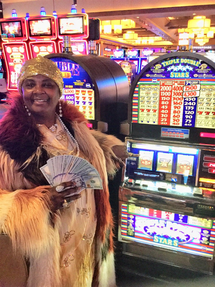 GunLakeCasino's tweet photo. Lillian from Grand Rapids won $4,050 playing Triple Double Stars. Congratulations Lillian! #GLCWinner https://t.co/sjDtR5yzUS