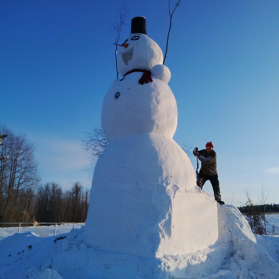 IAmASnowSeeker's tweet photo. Could this be the world's largest handmade snowman?

The WinterPLAY weekend in #FortMcMurray is full of hijinks like this. Check it out Feb 20-22: https://t.co/j23Bm5Jo8q

#winterPLAY #ymm #rmwb @McMurrayTourism #exploreYMM #explorealberta @TravelAlberta

📷 @Mix1037FMNews https://t.co/7IHQy0hJHg