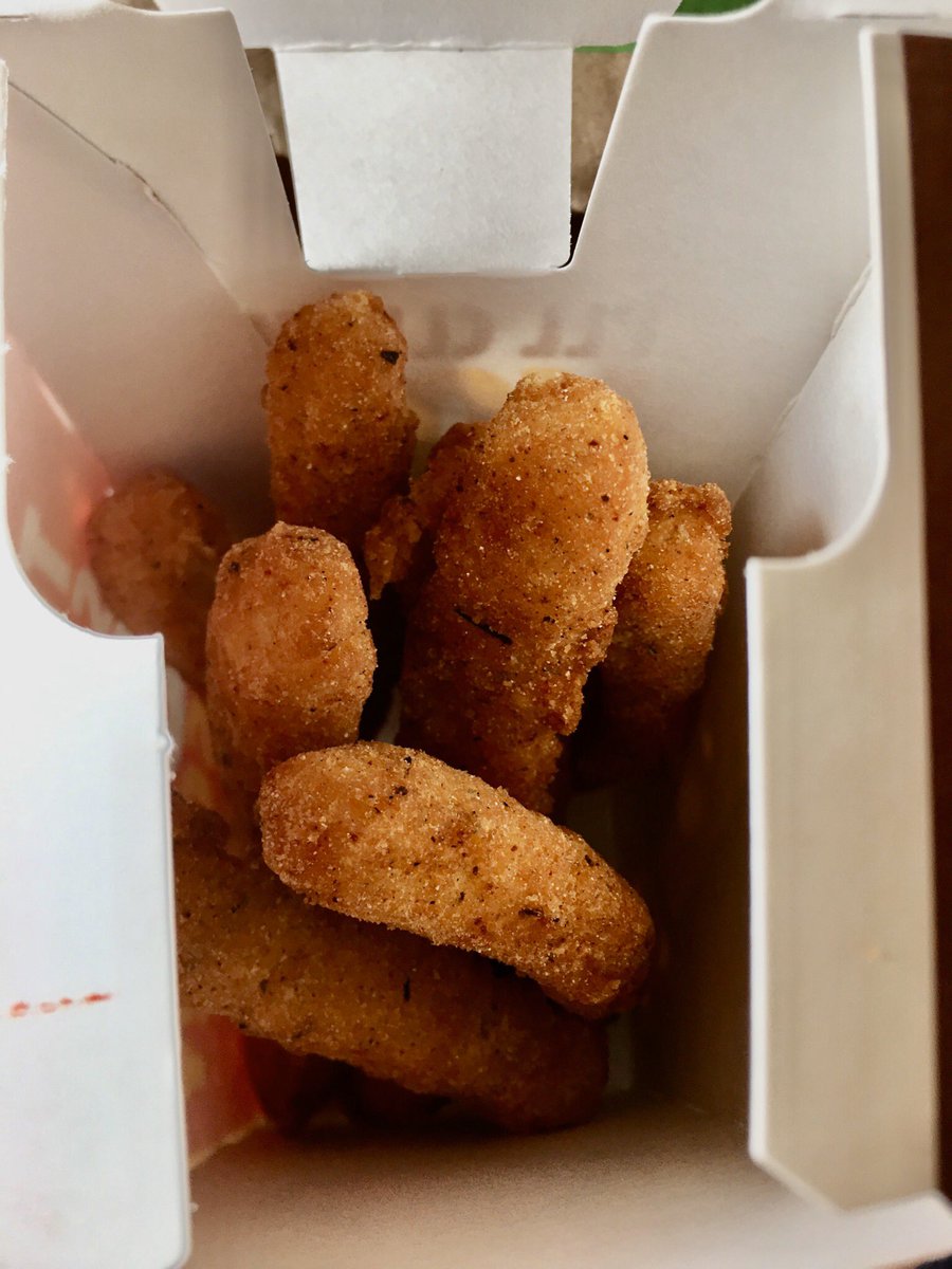 djlean18's tweet photo. @BurgerKing #chickenfries do they really even need sauce ? https://t.co/Na8WylJQhl
