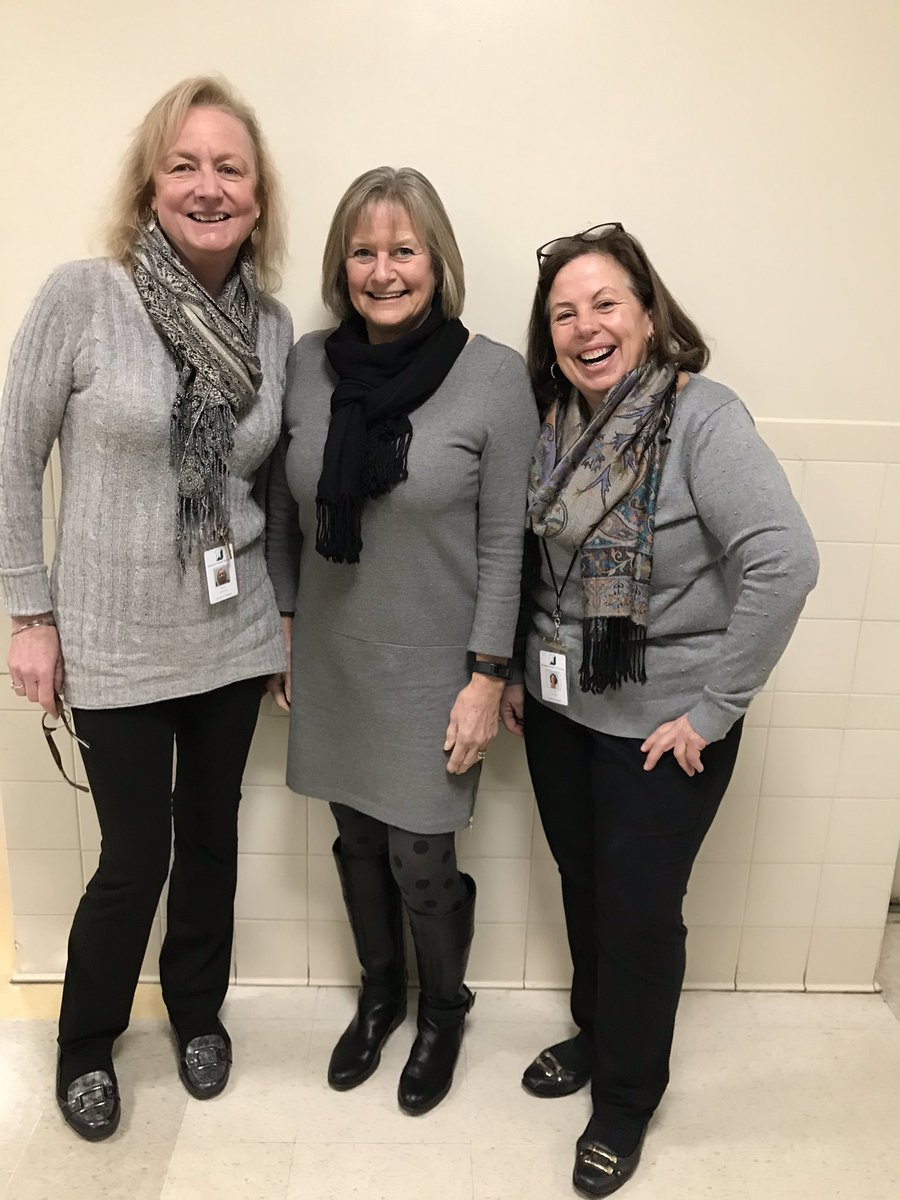martyfuchs1's tweet photo. Teacher twinning #waitthat’smyoutfit https://t.co/eGamHYDMCy