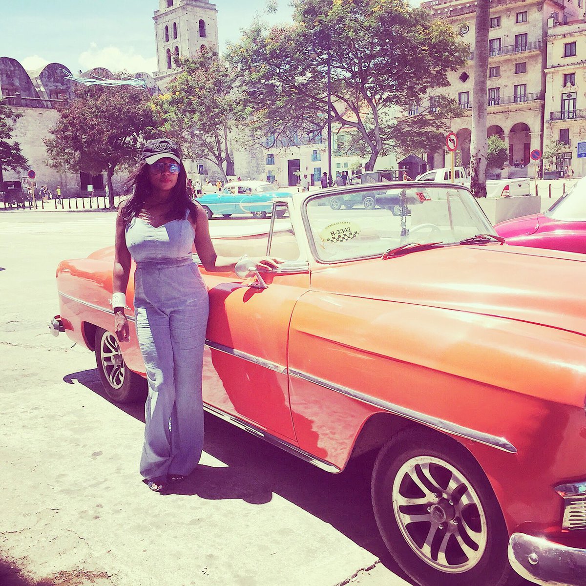 PostcardTravel2's tweet photo. 📍Havana, ooh-na, na. I enjoyed the most fabulous time cruising under the cuban sun in this baby. A definite #postcardmemory. I share more in my 24 hr. #travelguide aka my #PostcardFromCuba 🇨🇺 https://t.co/gazDO16HMw #travel #havana #cuba https://t.co/oNq3EpTXan