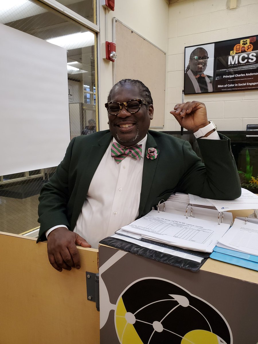 CPSFinEd's tweet image. Thanks @MClarkEagles for hosting @CPSCivicLife today during our PD for financial education. And Mr. Anderson has on the best colors today. #CPSEmpowered #J15