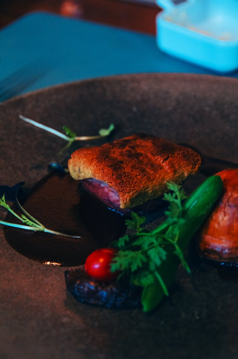 청담 쏠레이
미슐랭 가이드의 프렌치 다이닝. 사실 먹을 때는 큰 감흥이 없다고 느꼈는데 돌아서 생각해보니 맛있었네... 아뮤즈 부쉬부터 디저트까지 6코스의 구성인데 런치가 4만 9천원이었던 걸 생각하면 가성비가 꽤 좋다. 메뉴 바뀌면 한번쯤 더 가보고싶네..