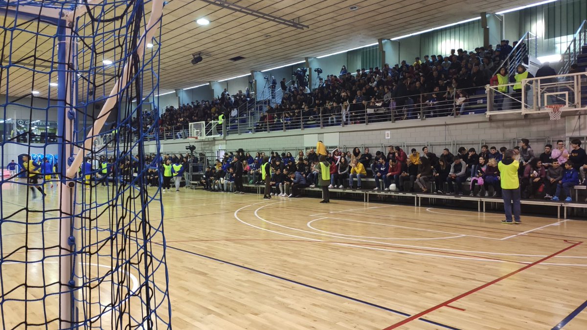 aebellsport's tweet photo. #aebfm #aeb1501 | 🏆⚽ Descans al @PMBellvitge. 

Sènior Masculí 1-2 @FCBfutbolsala

Gol: Ivan Gonfaus 

SOM-HI BELLSPORT!!!! 💙🖤💙🖤 https://t.co/wKrKt0ZaSA