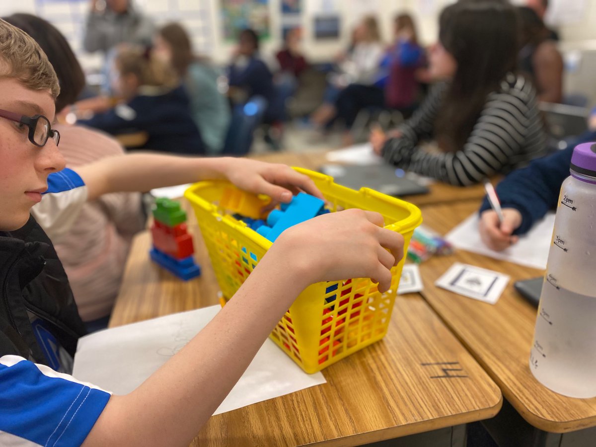 Ginger_K_Morgan's tweet photo. ⁦@ETBoothMS⁩ with Ms. Fernandez’s class as they JIGSAW their way through various government concepts. Using materials of their choice (legos and technology) and making analogies to real world applications. #blendedlearning #ccsdpd https://t.co/2F9qKra0ZA
