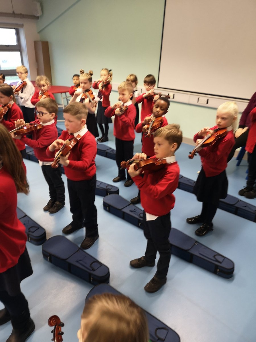 oldgupsyr2's tweet photo. 2AC have had a lovely morning with @upbeatwales so proud by the children's resilience to learn a new instrument #GUPSExp https://t.co/OCgHBuCIAk