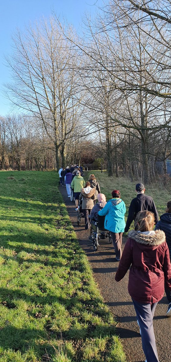 JenniferFairhu1's tweet photo. A fantastic turnout today by patients and staff for a walk to a local park and back. Smiles all around @cntwahp @CNTWNHS Thanks @HayleyMcturk for organising. #AWOYM #vitaminD #dailymile #neurorehab #walkergatepark https://t.co/xap6yY2KxN